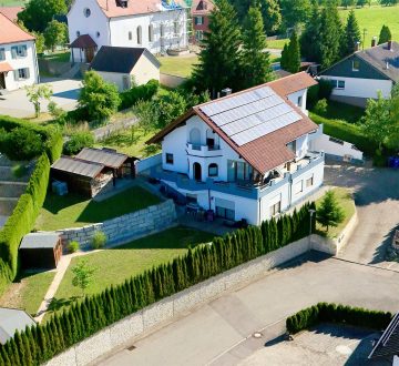 Lichtdurchflutetes Mehrfamilienhaus in einer traumhaft ruhigen Lage 88634 Herdwangen-Schönach, Einfamilienhaus